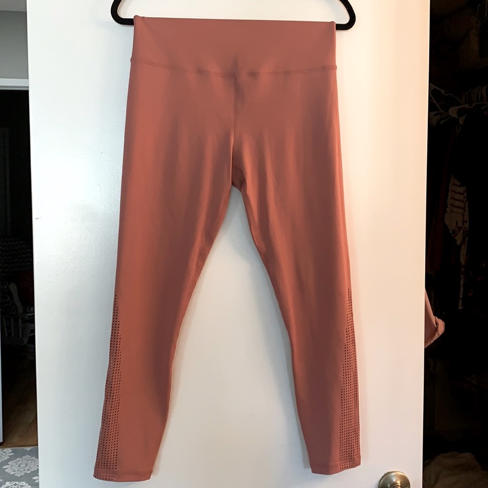 Like new zyia nude/rose colored leggings